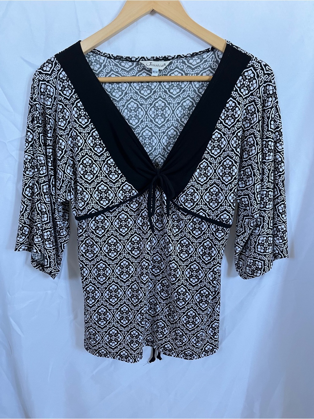 Jessica Black & White V-Neck Tie-Front Patterned Blouse